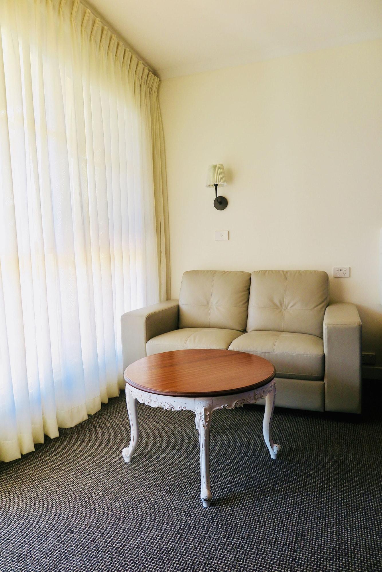 Summerhill Motor Inn (Adults Only) Меримбула Екстер'єр фото