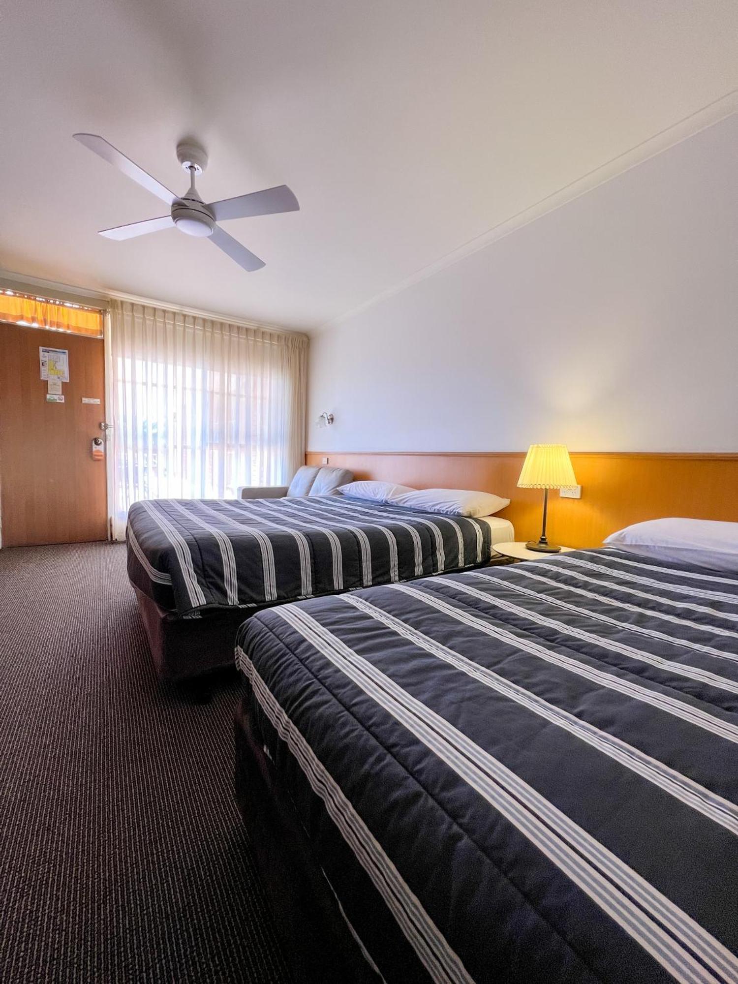 Summerhill Motor Inn (Adults Only) Меримбула Екстер'єр фото